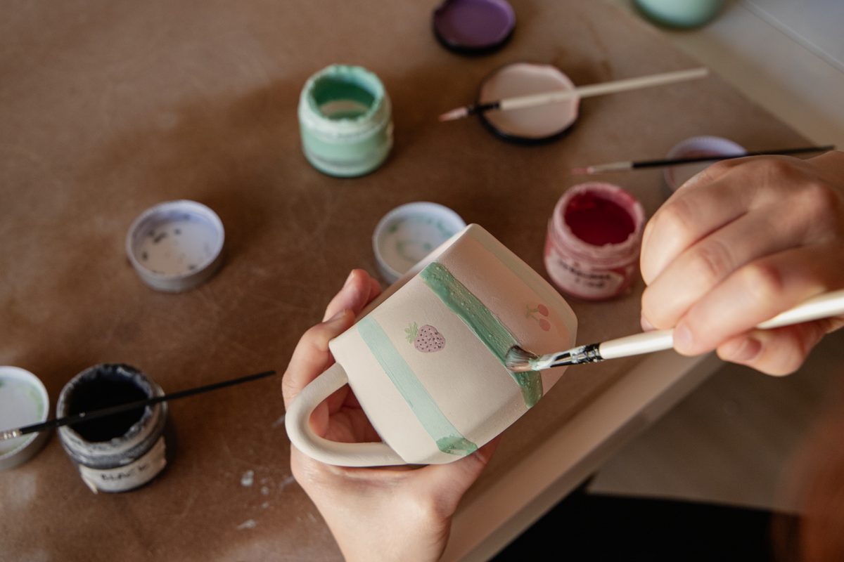 The Illustrative Canvas workshop — painting on bisque-fired ceramic at the Afis Yfes studio